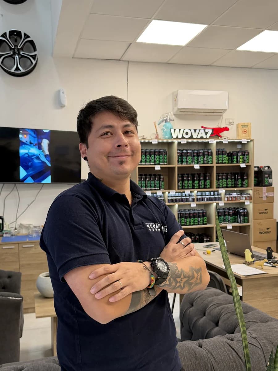 Alexis — Vendedor de local en Neumáticos Neuquén