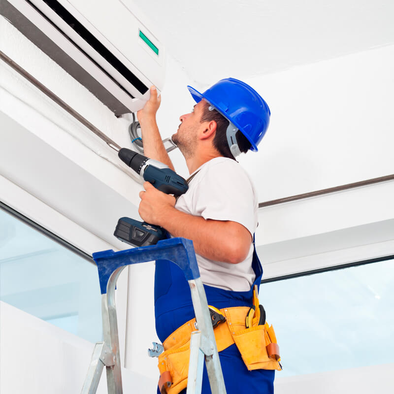Instalador A/C en acción